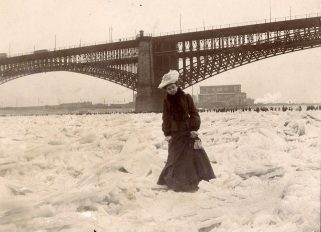 Frozen Mississipi River, 1905